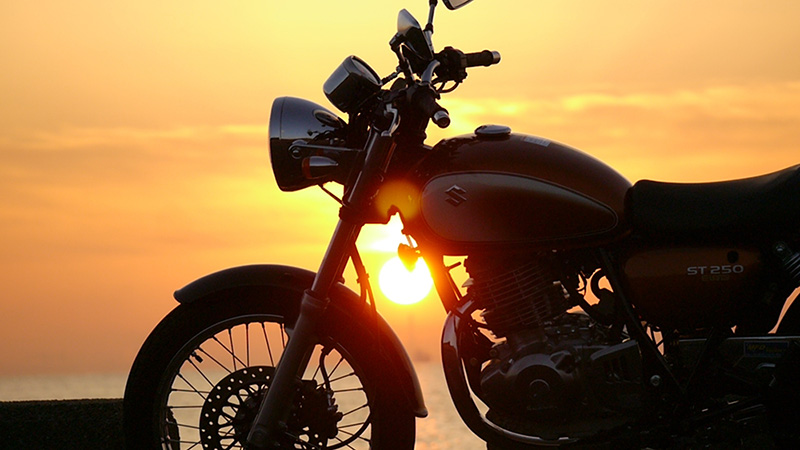 夕日とバイク